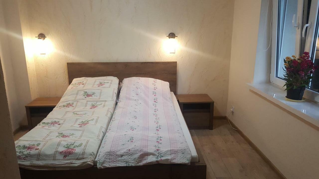 Pod Srebrna Roza Lejlighed Chęciny Eksteriør billede